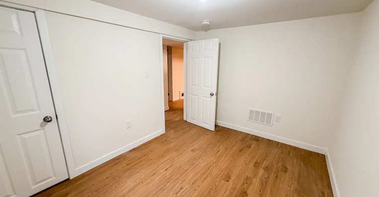Basement-300 South Kingsway N/A, Toronto, ON, M6S 3T9 - 5