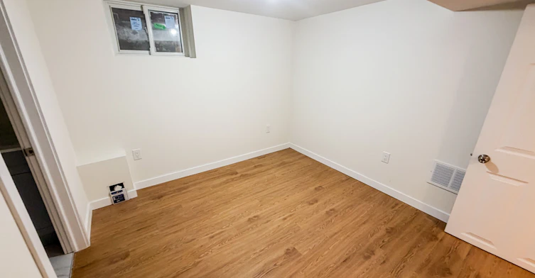 Basement-300 South Kingsway N/A, Toronto, ON, M6S 3T9 - 4