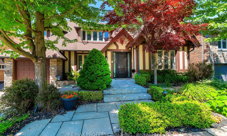 376 Prince Edward Drive N