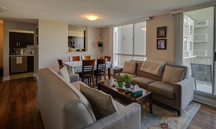 606-3077 Weston Road