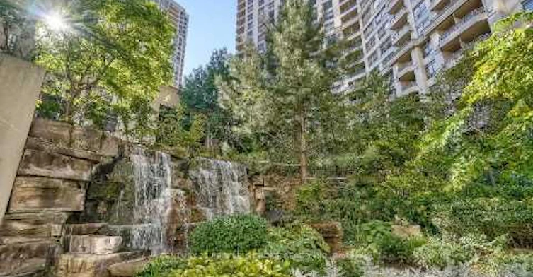 833-3888 Duke Of York Boulevard, Mississauga, ON, L5B 4P5 - 3