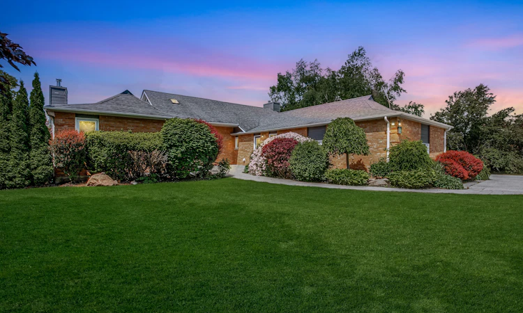 8 Coates Hill Court