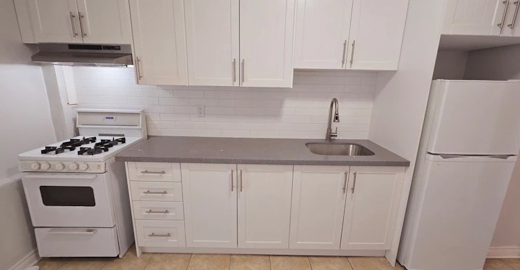 Main-236 Strelling Road, Toronto, ON, M6R 2B9 - 7