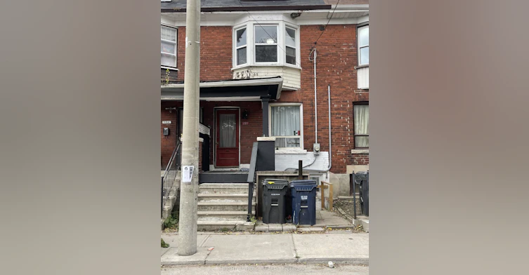 Main-236 Strelling Road, Toronto, ON, M6R 2B9