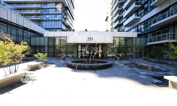 519-251 Manitoba Street