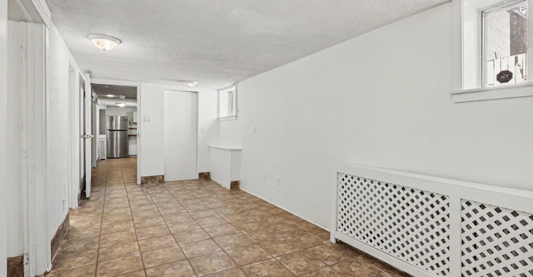 Lower-130 Lauder Avenue, Toronto, ON, M6H 3E5 - 8