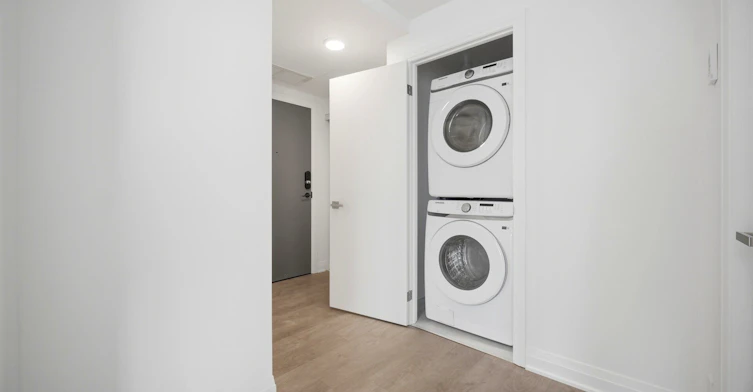 2404-4015 The Exchange N/A, Mississauga, ON, L5B 0N9 - 33