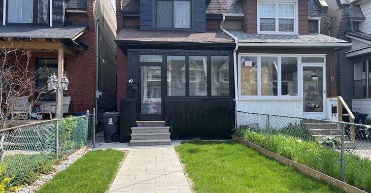 19 Britannia Avenue, Toronto, ON, M6N 3T6
