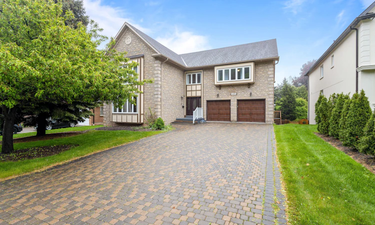 2492 Erin Centre Boulevard