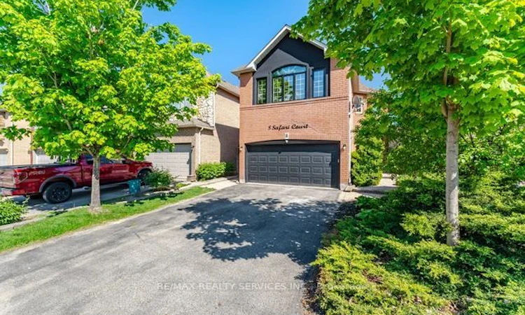 8 Safari Court