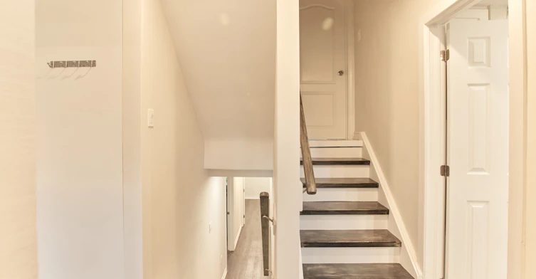 Lower-21 Robinglade Drive, Toronto, ON, M9B 2P9 - 10