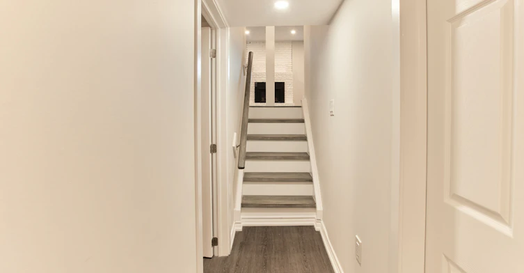 Lower-21 Robinglade Drive, Toronto, ON, M9B 2P9 - 19