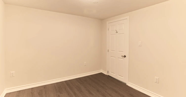 Lower-21 Robinglade Drive, Toronto, ON, M9B 2P9 - 12