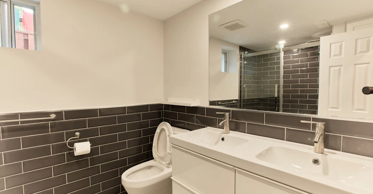 Lower-21 Robinglade Drive, Toronto, ON, M9B 2P9 - 8