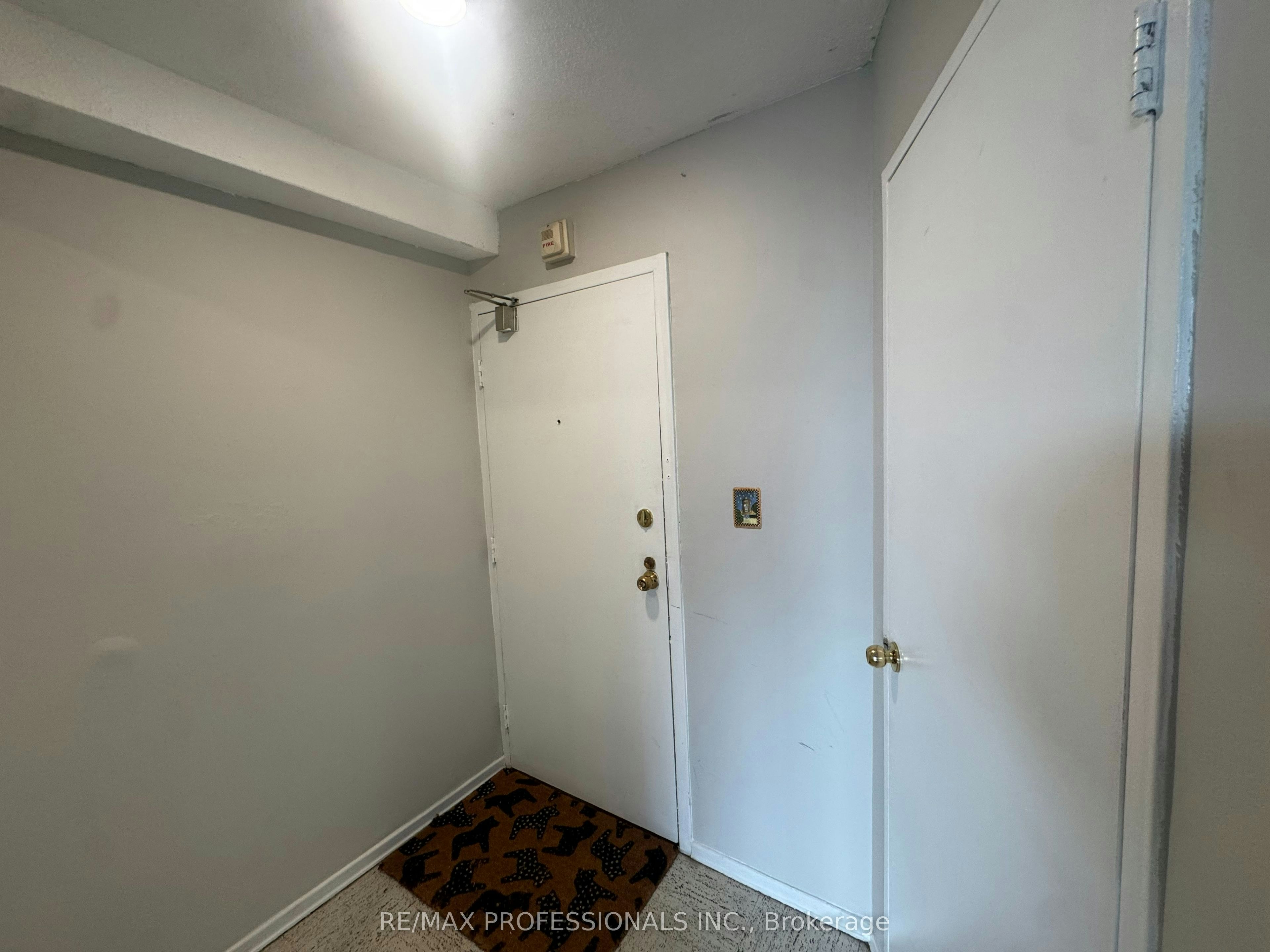 602-11 Wincott Drive, Toronto, ON, M9R 2R9