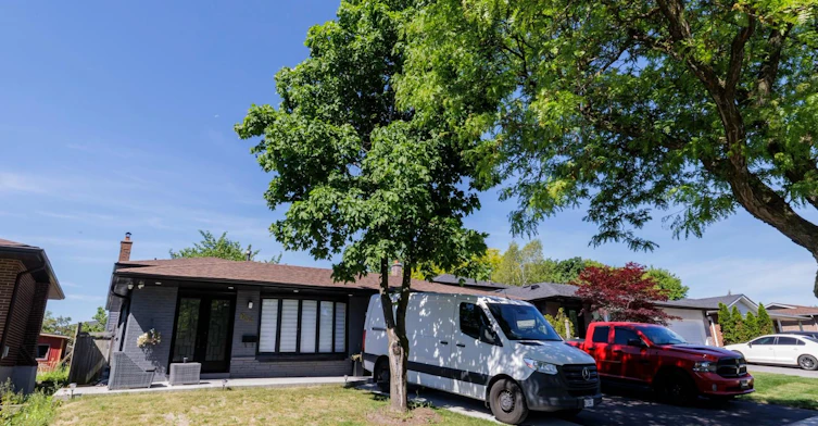 654 Eaglemount Crescent, Mississauga, ON, L5C 1N9