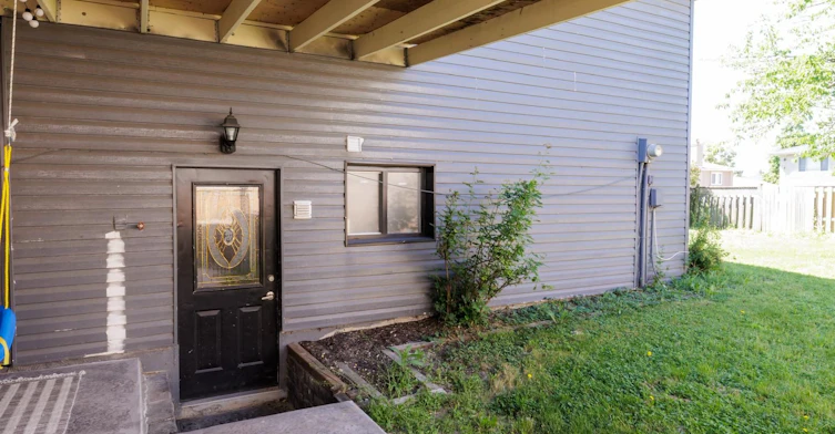 654 Eaglemount Crescent, Mississauga, ON, L5C 1N9 - 2