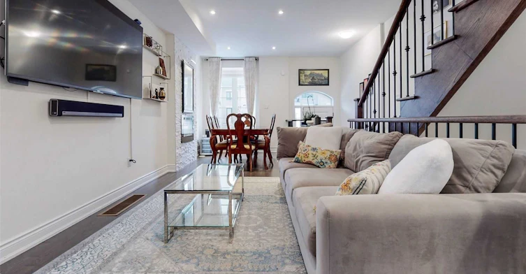 33 Edward Horton Crescent, Toronto, ON, M8Z 0E7 - 7