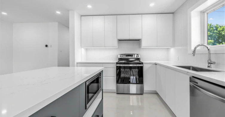 Main-606 Abana Road, Mississauga, ON, L5A 1H4 - 9