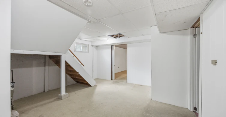 21 Jardine Place, Toronto, ON, M9R 2B8 - 22