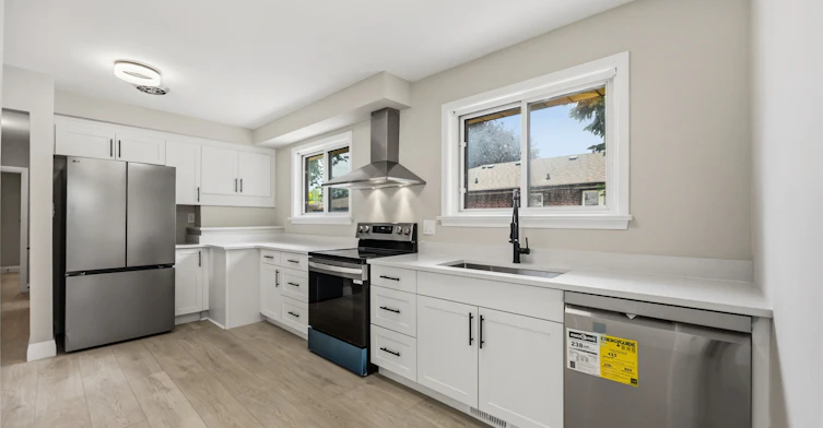 21 Jardine Place, Toronto, ON, M9R 2B8 - 9