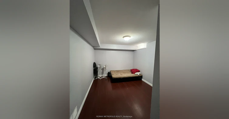 Bsmt-5884 Chorley Place, Mississauga, ON, L5M 5L7 - 5