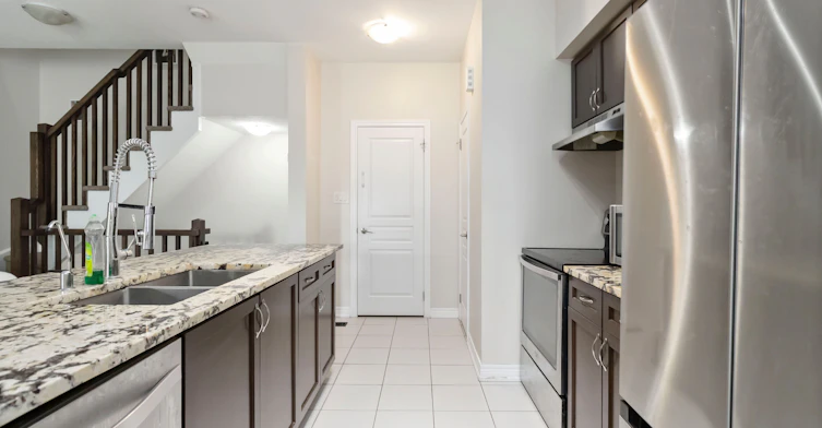 93-1401 Plains Road E, Burlington, ON, L7R 3P9 - 11