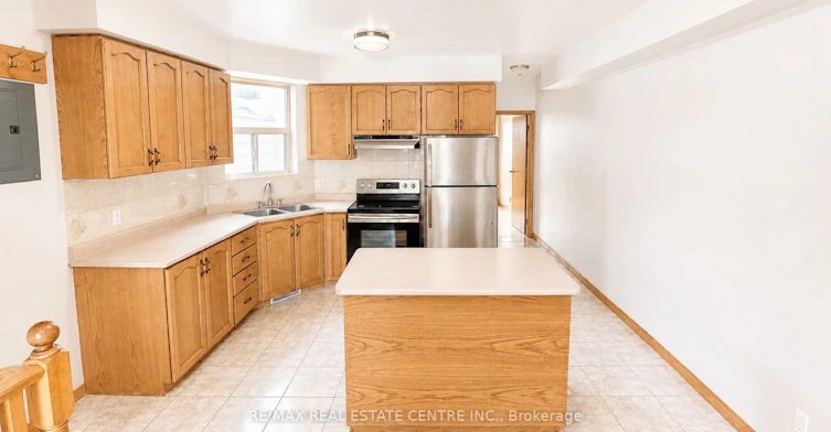 Upper-908 Ossington Avenue, Toronto, ON, M6G 3V1 - 3