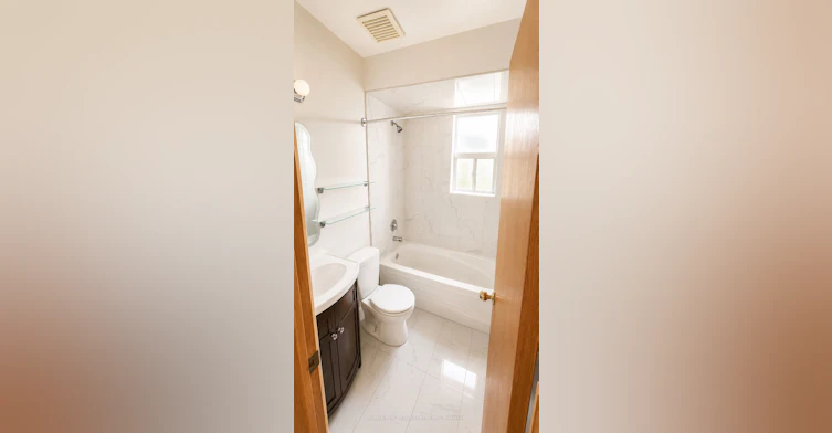 Upper-908 Ossington Avenue, Toronto, ON, M6G 3V1 - 4