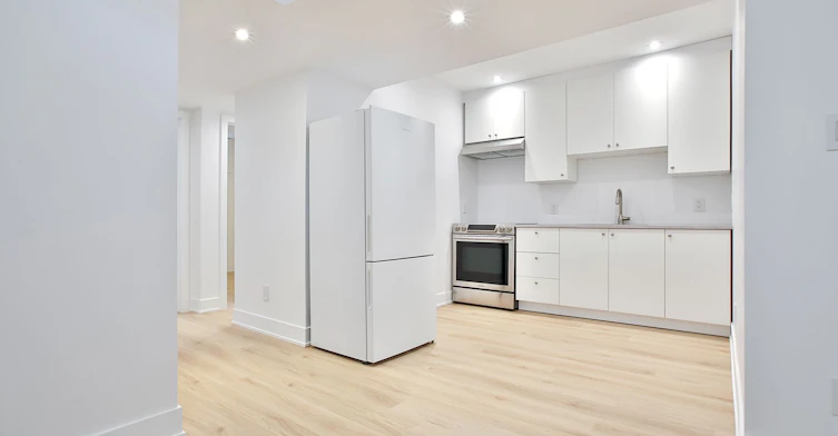 112 Fourth Street, Toronto, ON, M8V 2Y7 - 6