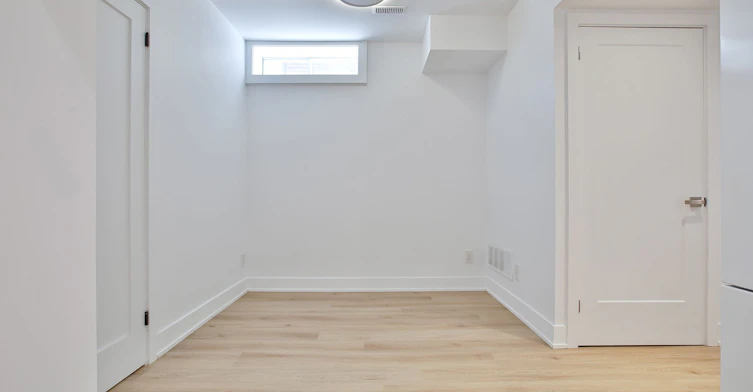 112 Fourth Street, Toronto, ON, M8V 2Y7 - 8