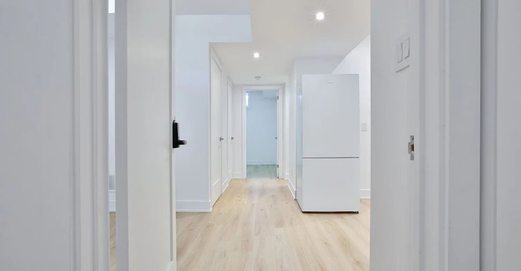 112 Fourth Street, Toronto, ON, M8V 2Y7 - 5