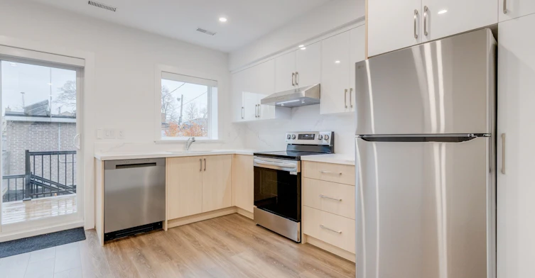2-94 Earlscourt Avenue, Toronto, ON, M6E 4A9 - 5