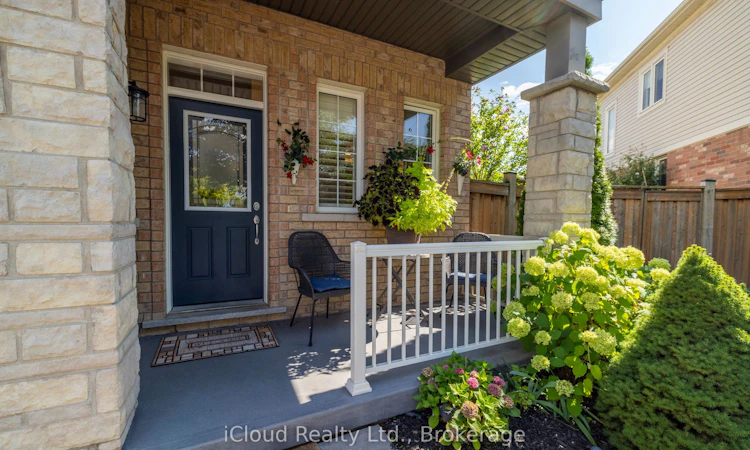 954 Penson Crescent