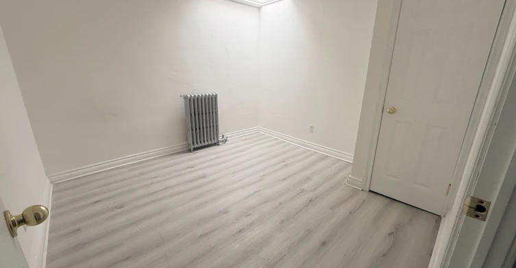Upper Level-520 Rogers Road, Toronto, ON, M6M 1B3 - 5