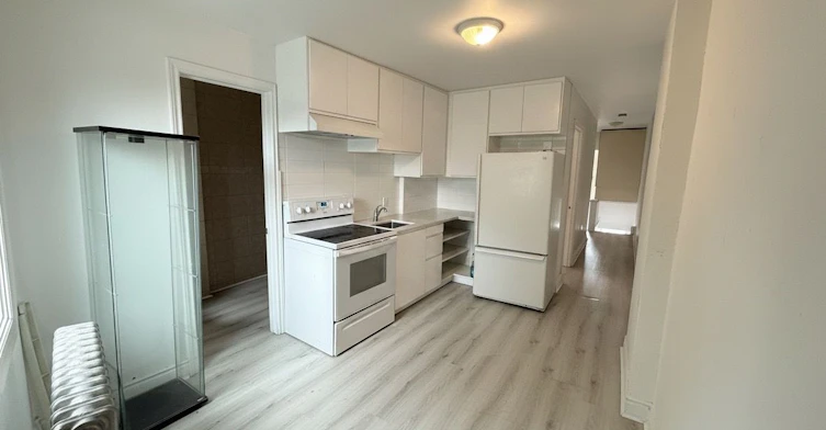 Upper Level-520 Rogers Road, Toronto, ON, M6M 1B3 - 2
