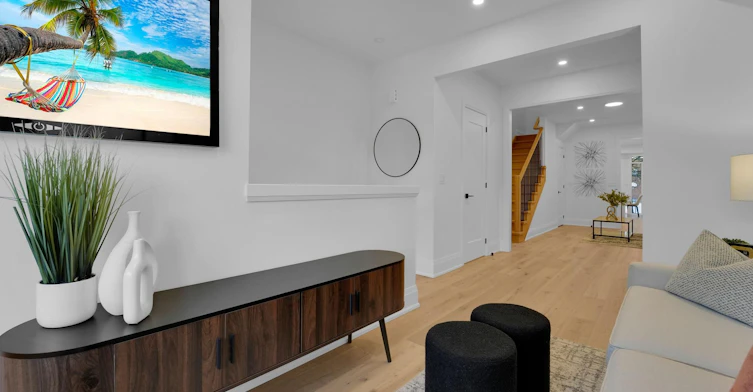 UPPER-521 St Johns Road, Toronto, ON, M6S 2L7 - 3