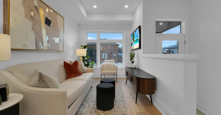 UPPER-521 St Johns Road, Toronto, ON, M6S 2L7 - 2