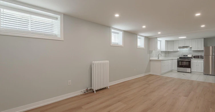 4-134 Grenadier Road, Toronto, ON, M6R 1R4 - 9