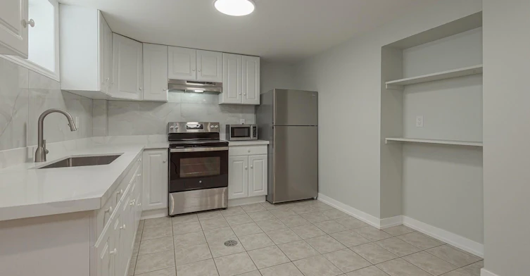 4-134 Grenadier Road, Toronto, ON, M6R 1R4 - 17