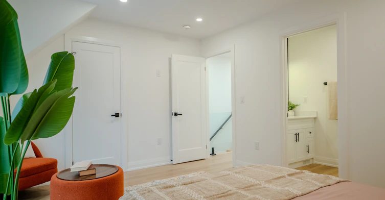 16 Habibi Lane, Toronto, ON, M6E 1N1 - 23