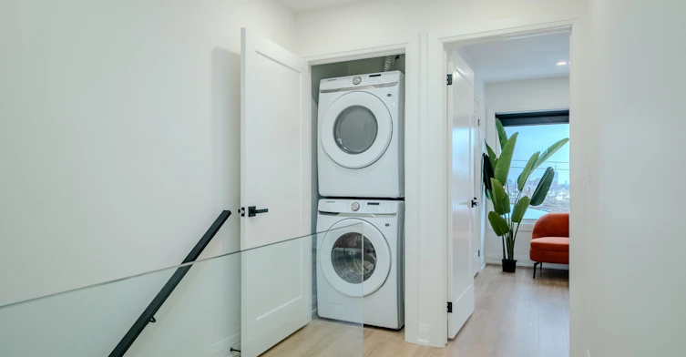 16 Habibi Lane, Toronto, ON, M6E 1N1 - 25
