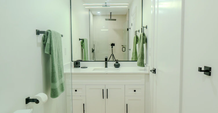 16 Habibi Lane, Toronto, ON, M6E 1N1 - 17