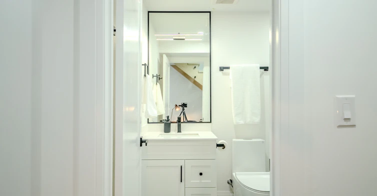 16 Habibi Lane, Toronto, ON, M6E 1N1 - 37