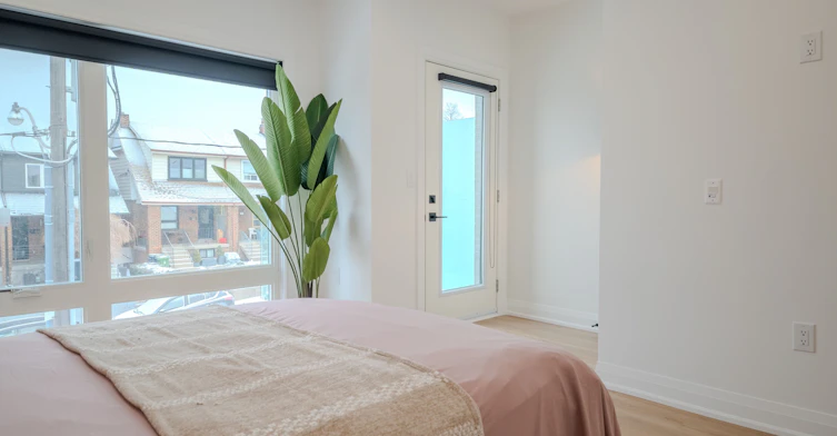 3-53 Innes Avenue, Toronto, ON, M6E 1N1 - 2