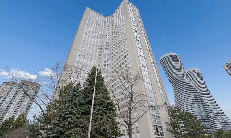 2704-3650 Kaneff Crescent