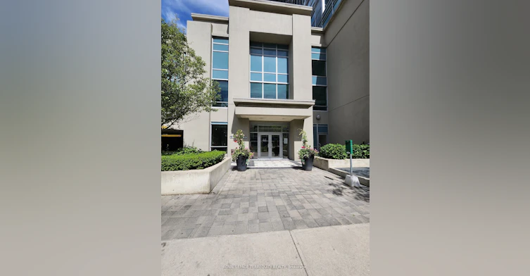 925-165 Legion Road N, Toronto, ON, M8Y 0B3