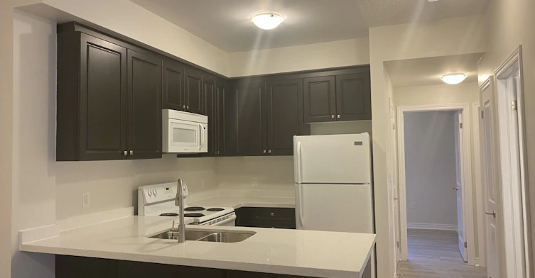 205-276 Gatwick Drive, Oakville, ON, L6H 7K3