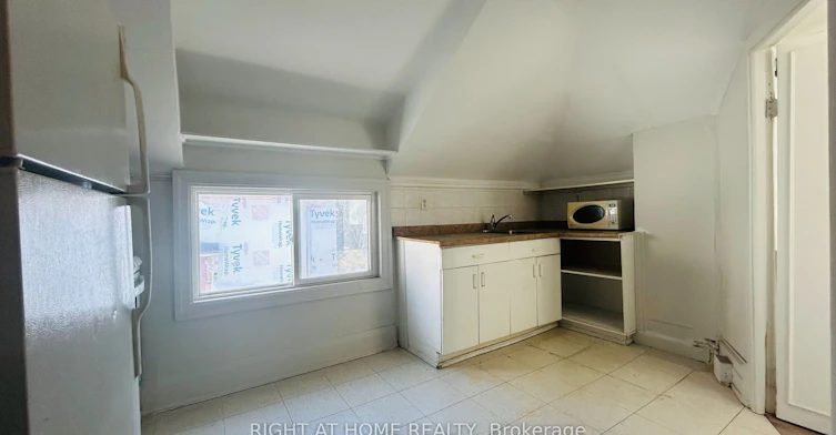 3-60 Long Branch Avenue, Toronto, ON, M8W 3J2 - 4
