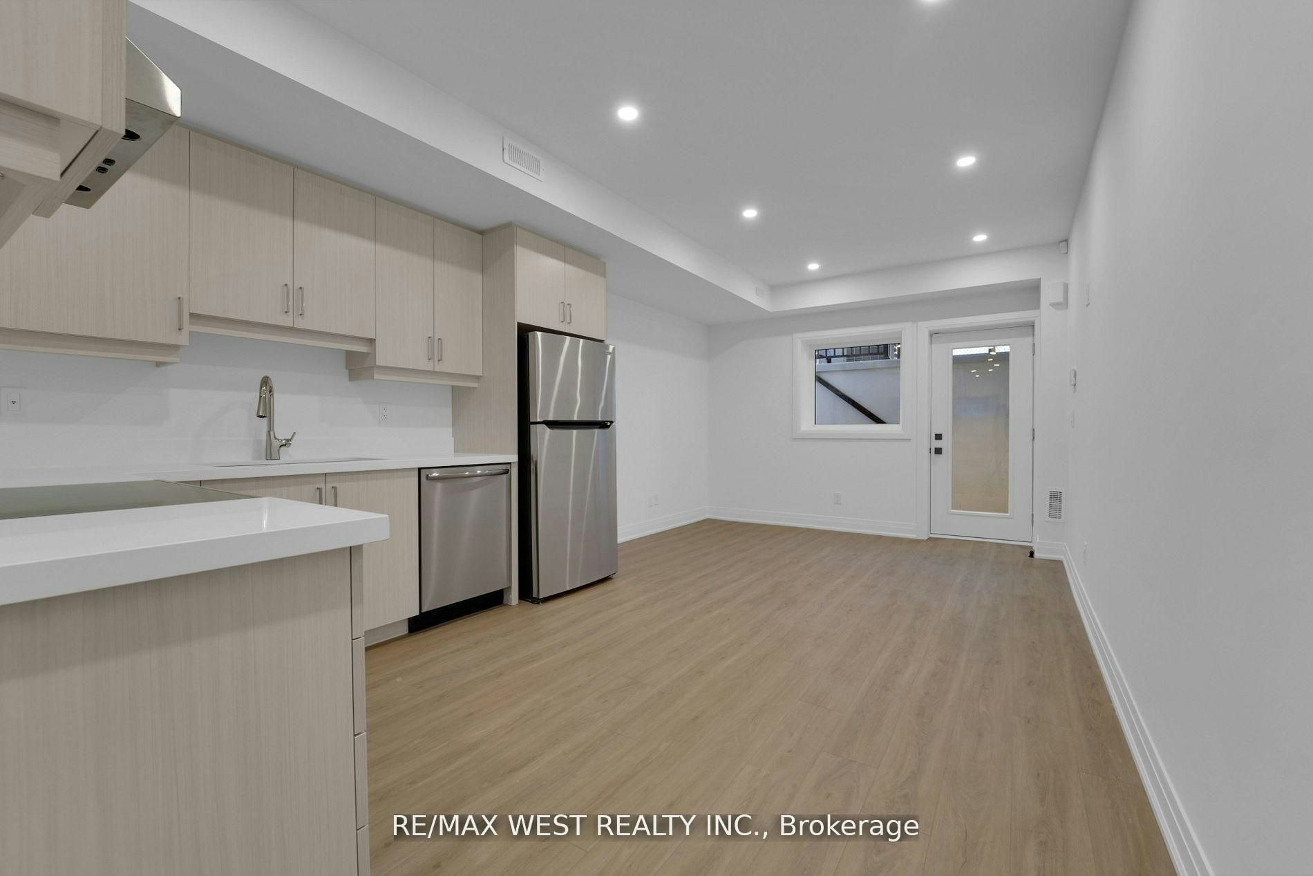 LOWER-521 St Johns Road, Toronto, ON, M6S 2L7 - 7